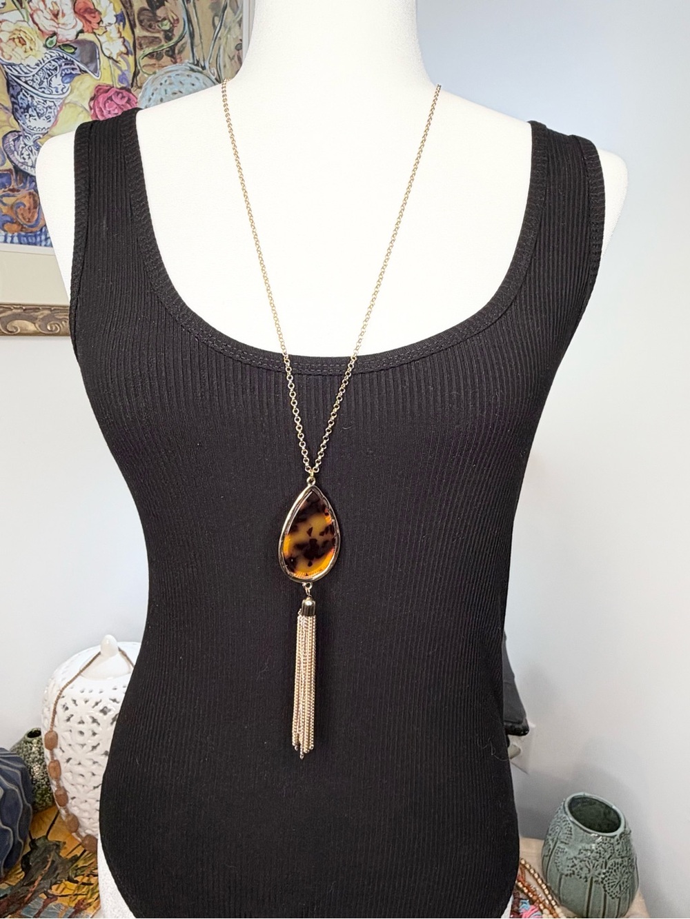 JV Tortoiseshell Teardrop Pendant Necklace Gold Tone Tassel 30” Statement